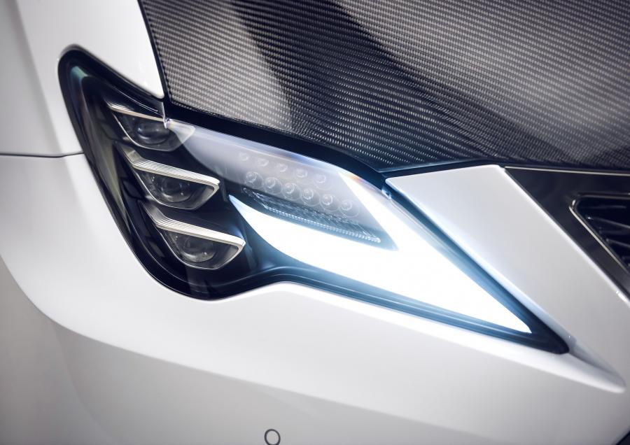 Детали экстерьера Lexus RC F Track Edition 2019 года  (NA) (фото 25 из 48)